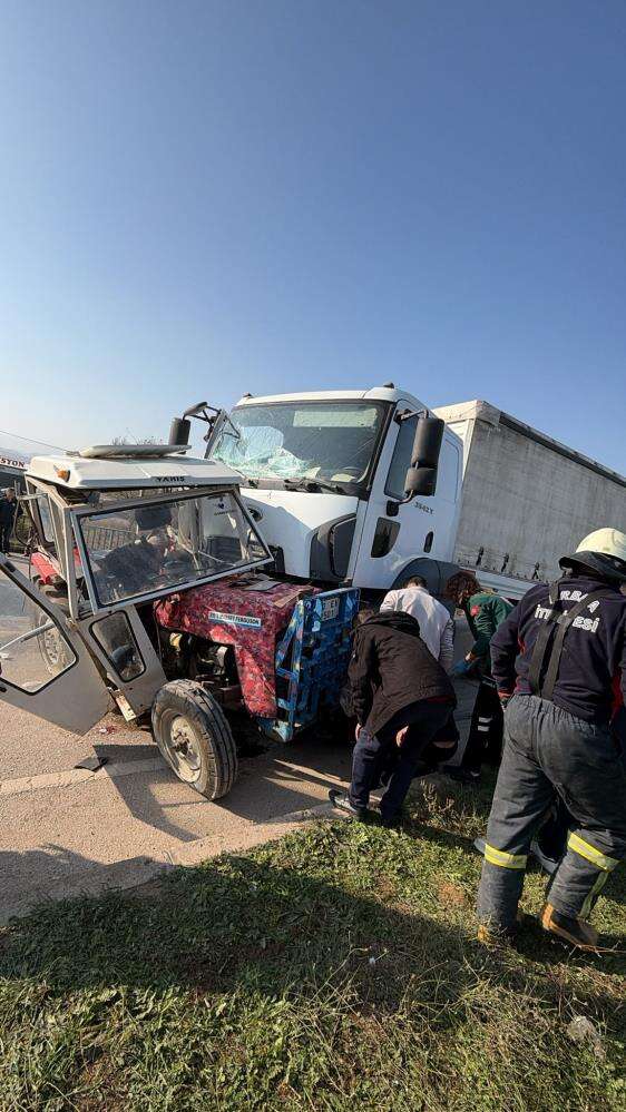Askeri TIR traktörle çarpıştı! Karı koca hayatını kaybetti 2